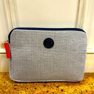 NWT🩷AIR FRANCE BUSINESS CLASS ZIPPERED COSMETIC/TOILETRIES CASE WITH ITEMS
